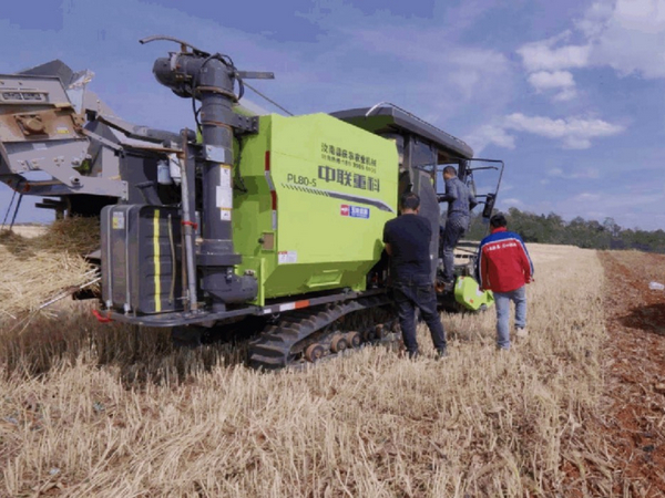 ZOOMLION Supports the Cross-Regional Harvesting Season
