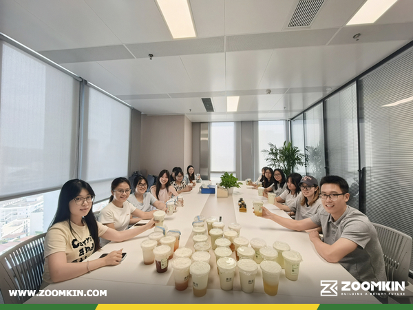 ZOOMKIN Employees Celebrate the Group’s 18th Anniversary Together