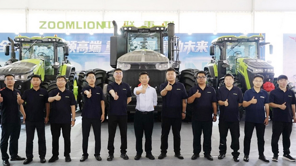 First ZOOMLION DX7004 Hybrid Tractor Delivered