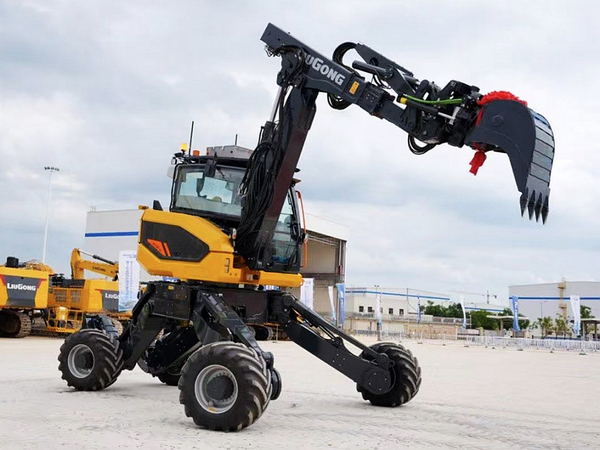 LIUGONG's All-Terrain Excavator Makes Its Debut